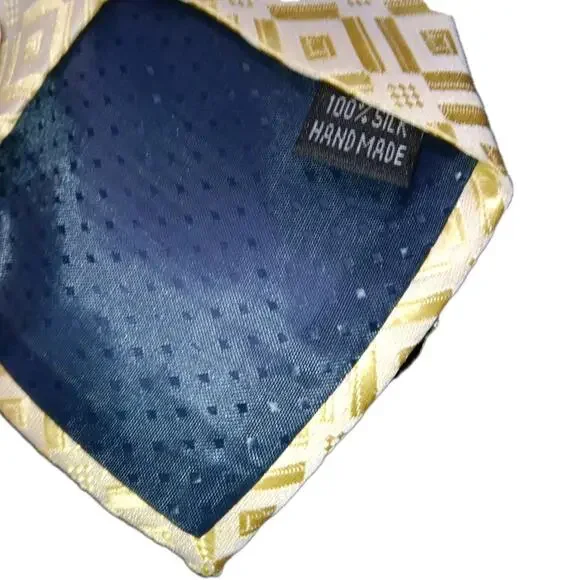 Giorgio Armani Men Tie Gray Geometric Pattern Squares Silk Made in Italy Jaquard